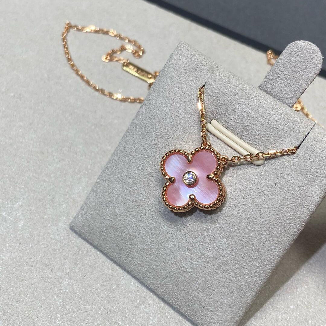 [GALE]]CLOVER 15MM DIAMOND PINK MOP NECKLACE