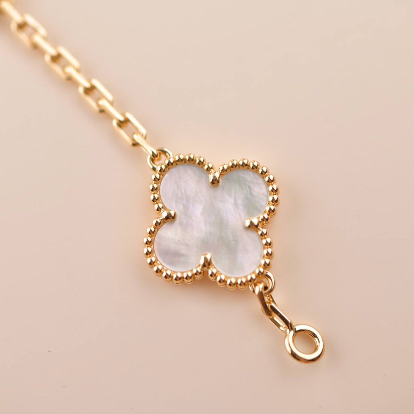 [GALE]CLOVER  5 MOTIF WHITE MOP BRACELET