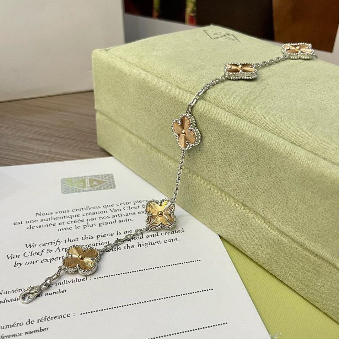 [GALE]CLOVER  5 MOTIFS  CHRISTMAS LIMITED EDITION BRACELET