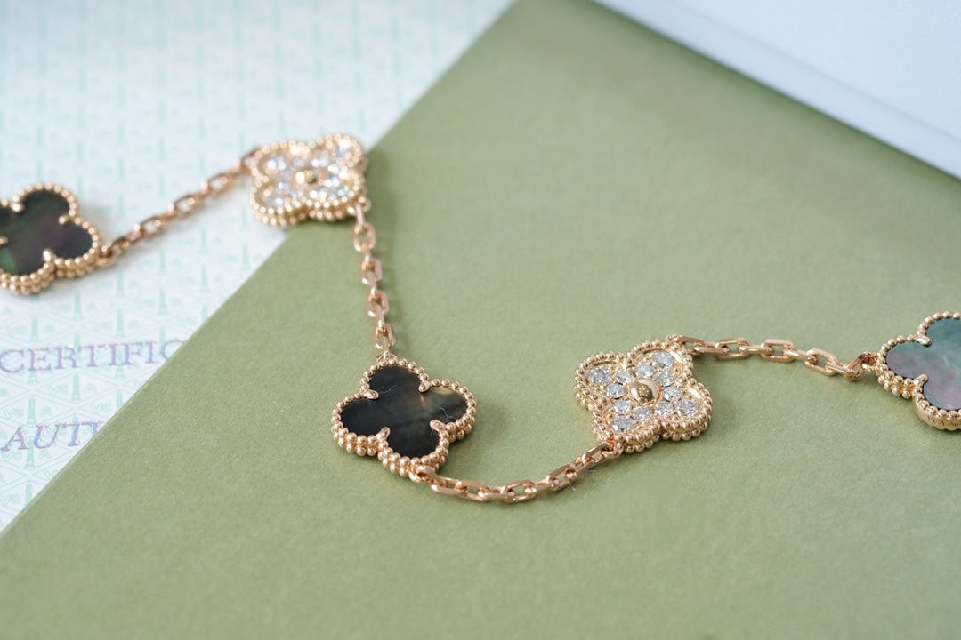 [NOVO]CLOVER 5 MOTIFS DARK MOP AND DIAMONDS PINK GOLD ARMBAND 