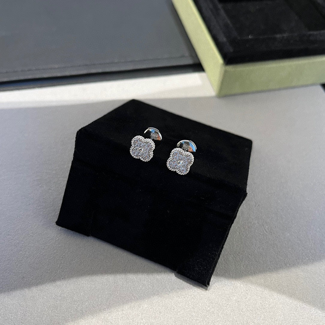 [GALE]CLOVER MINI DIAMOND STUD EARRINGS