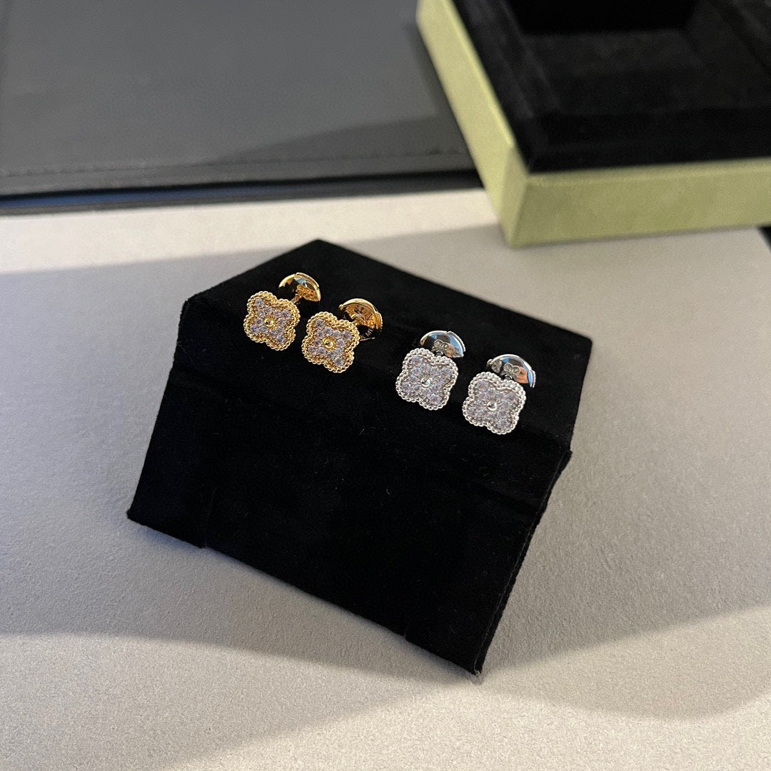 [GALE]CLOVER MINI DIAMOND STUD EARRINGS