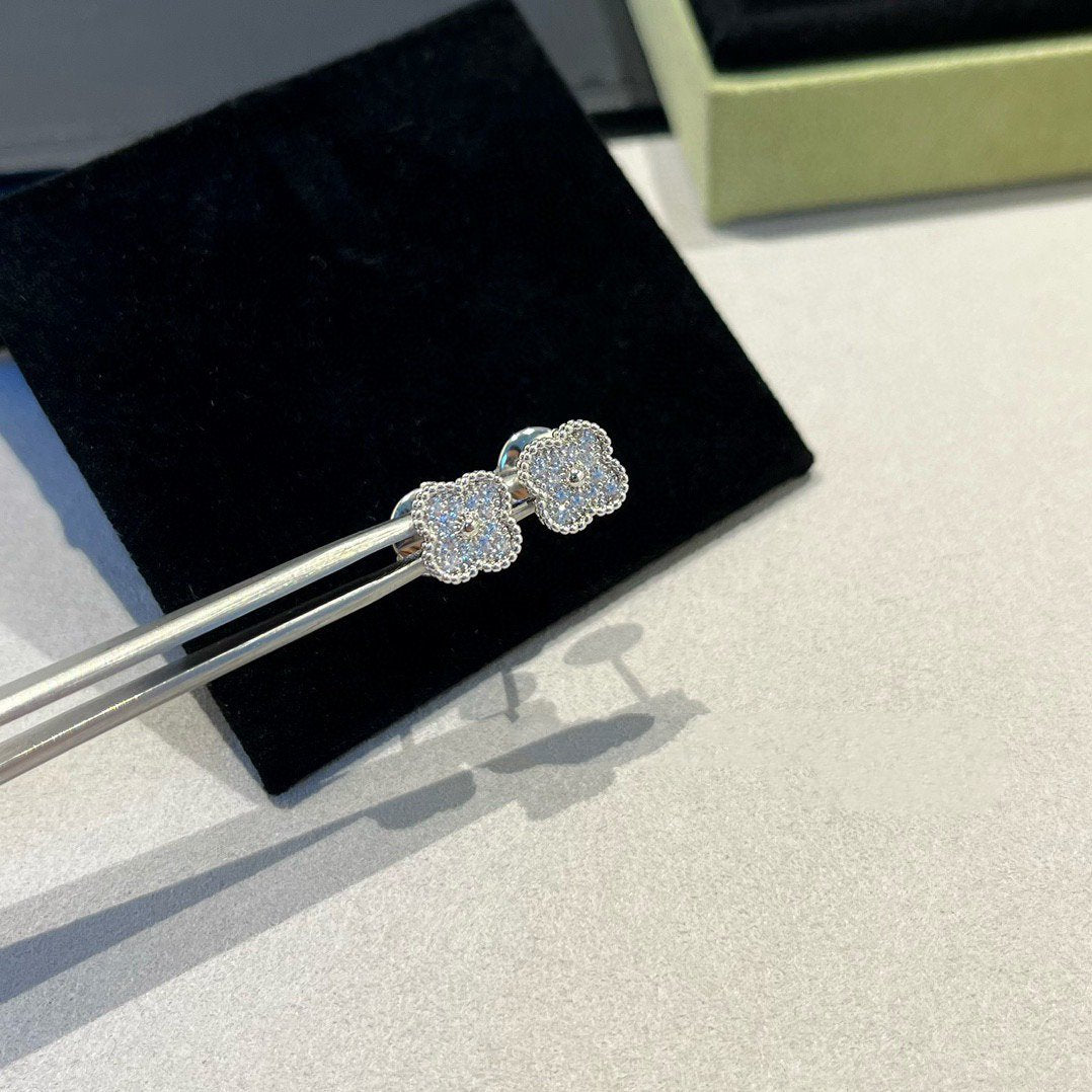 [GALE]CLOVER MINI DIAMOND STUD EARRINGS